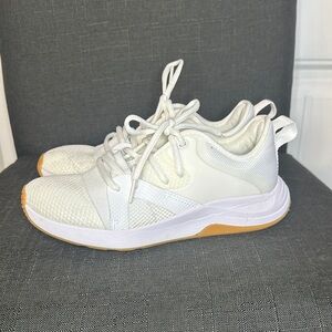 Under Armour Size 7.5 White and Tan Athletic Shoes